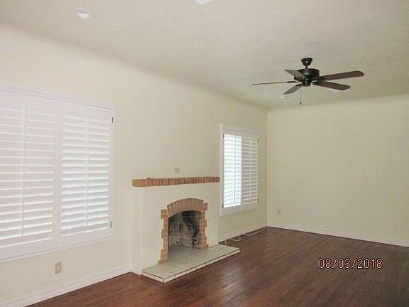 3rd image of 28 Half Moon Dr