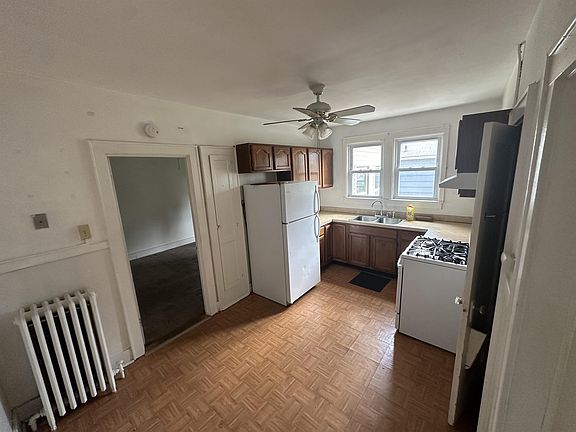 4th image of 40 Parkwood St APT 4