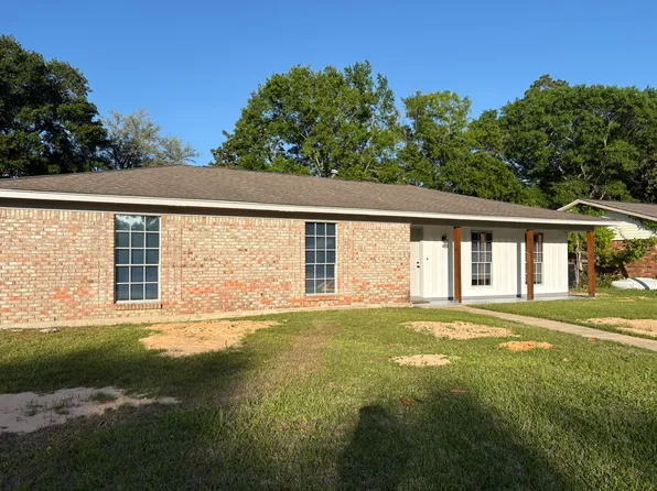 1228 Londonderry Ln, Ocean Springs, MS 39564