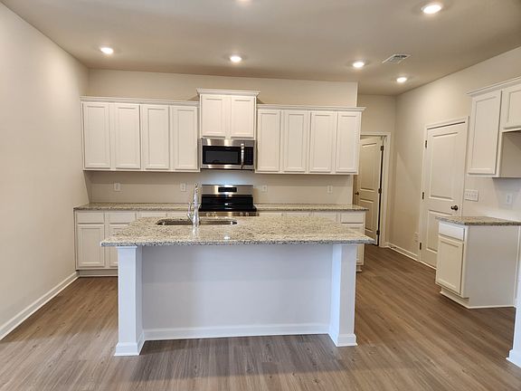 3rd image of 33 Russet Way