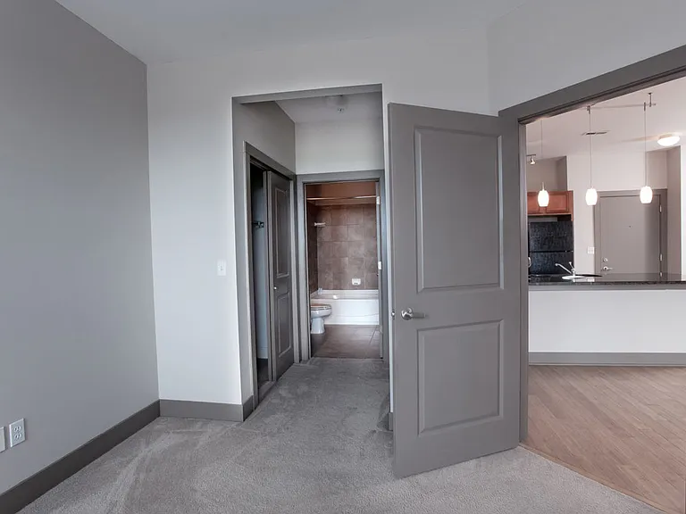 Stadium District Apartments — Photo 4