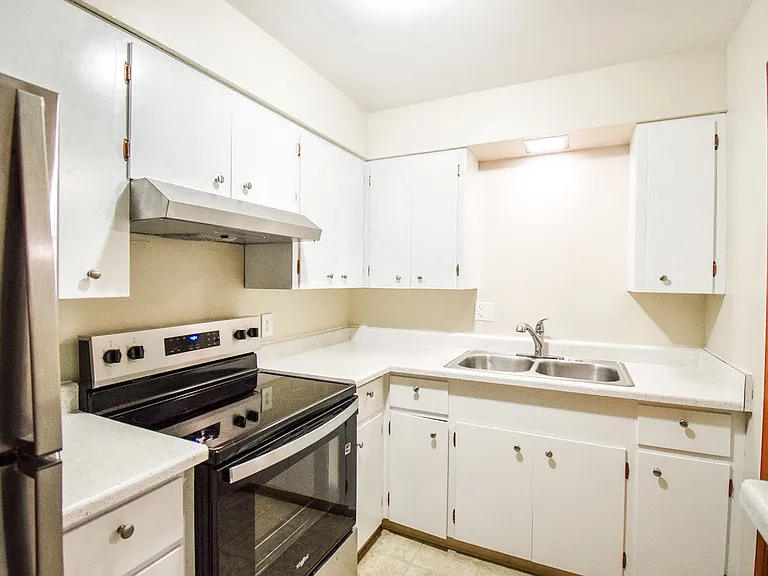 4935 SE Tibbetts St #4925-4933 — Photo 4