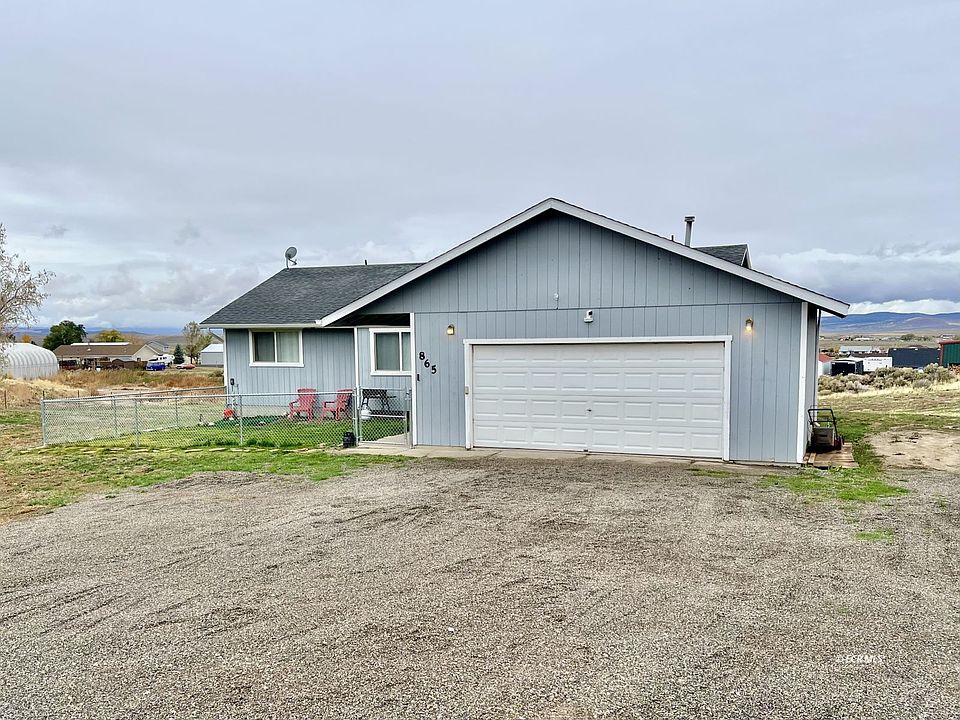 1st image of 865 Black Oak Dr