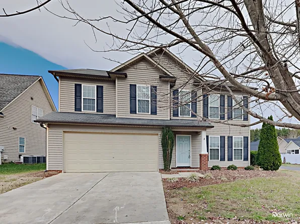 1637 Finwick Dr, Pfafftown, NC 27040