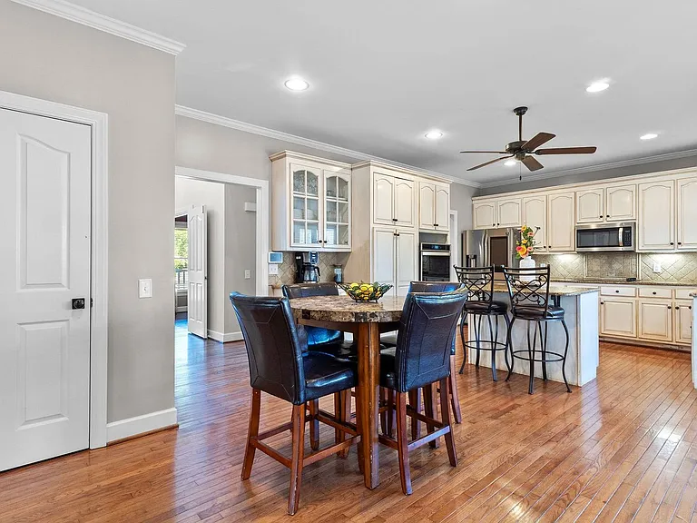 1210 Auxford Ave — Photo 14
