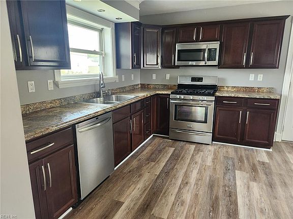 3rd image of 547 Leonard Rd