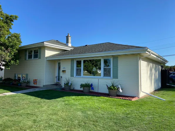 2934 100th St, Highland, IN 46322