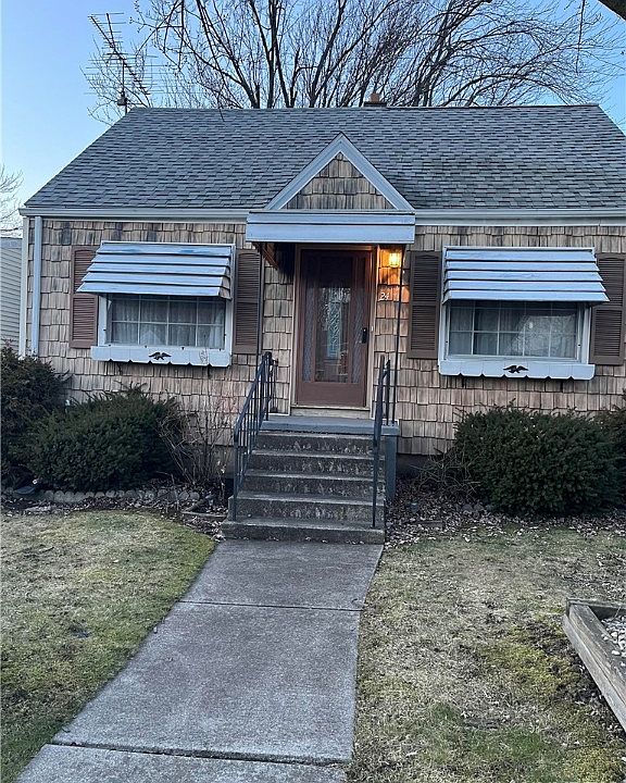 1st image of 24 Lepeirs Dr