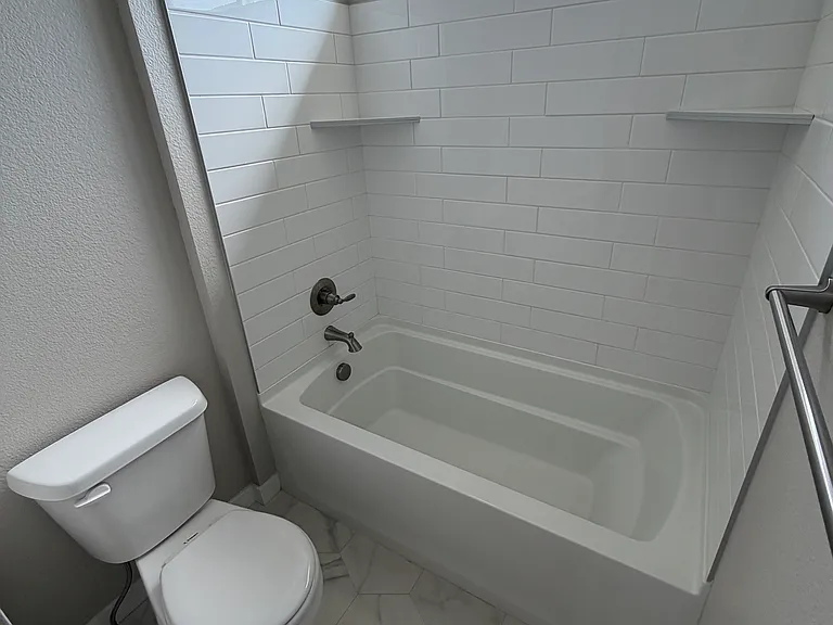 960 SW Raelynn St — Photo 28
