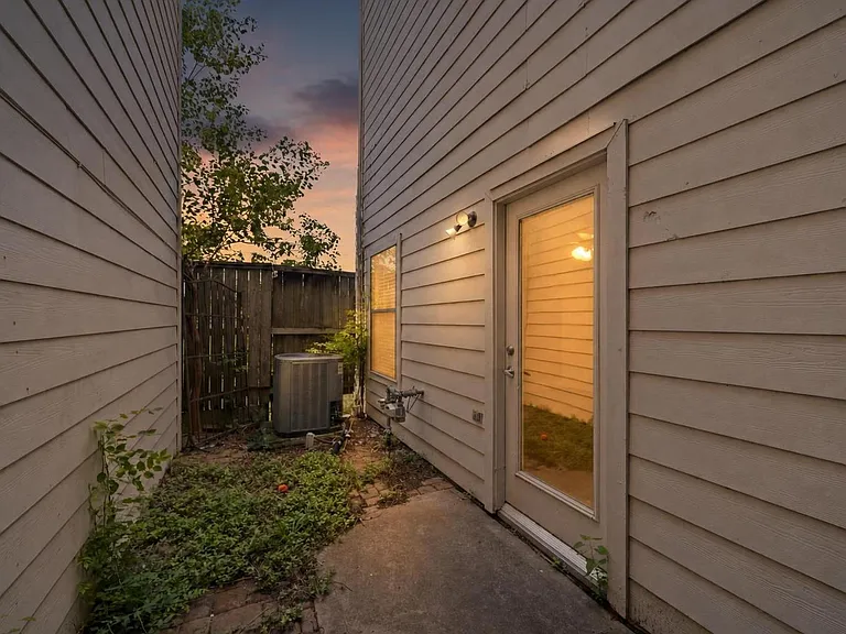 2154 Arabelle St — Photo 42