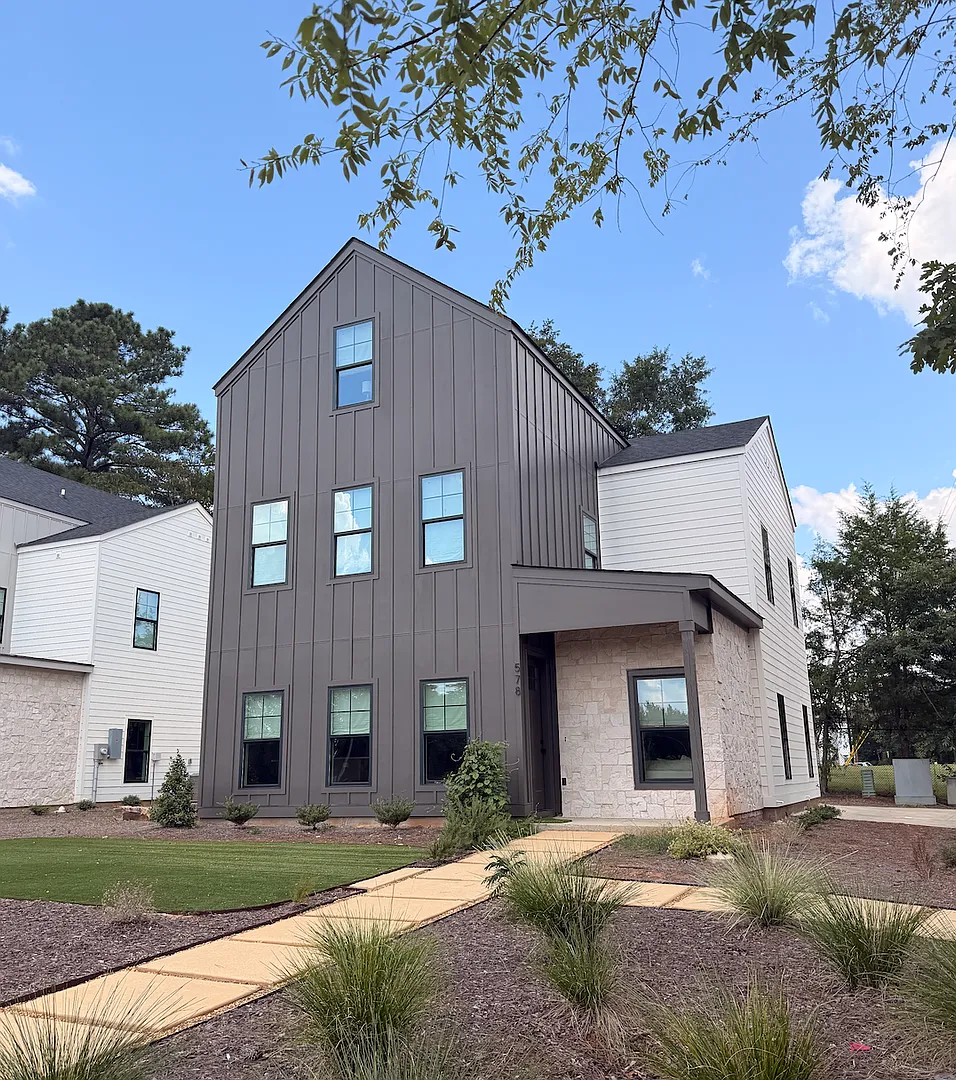 578 Pride Avenue Brand-New Luxury Student Living — Photo 1