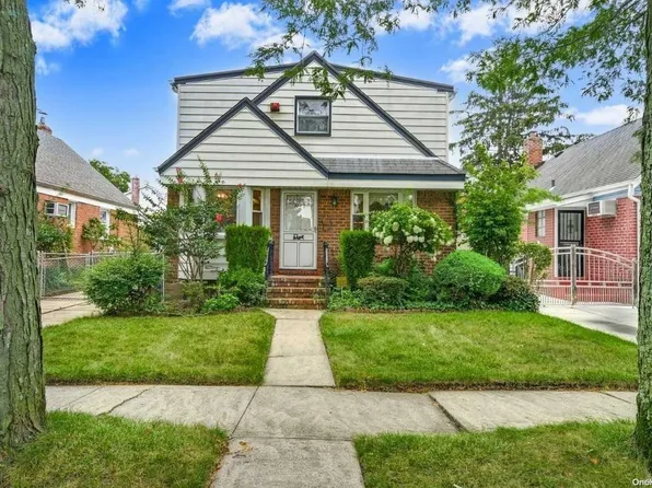 80-27 258th Street, Floral Park, NY 11004