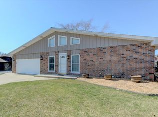 18418 Carriage Ln, Lansing, IL 60438