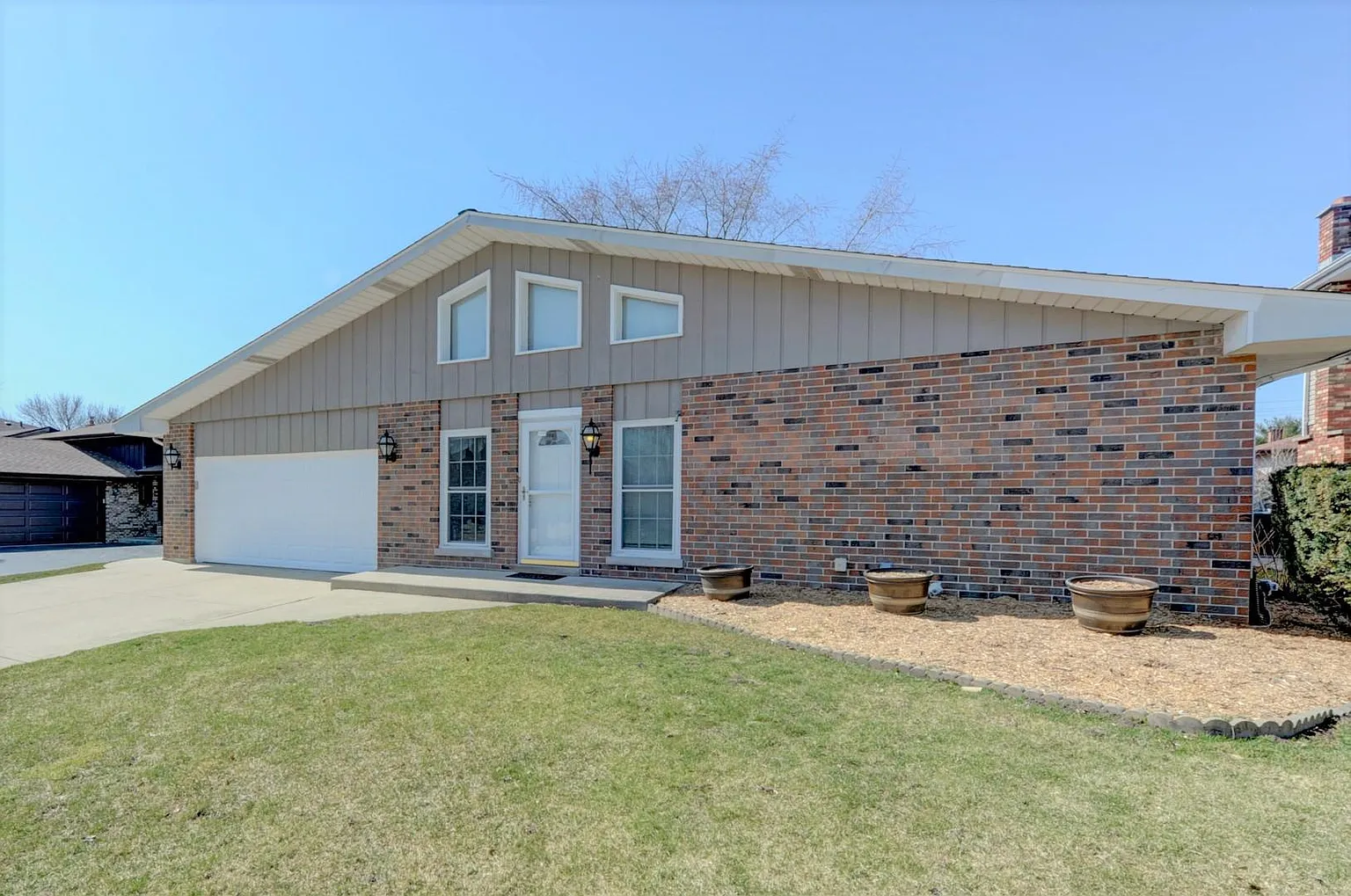 18418 Carriage Ln photo 1