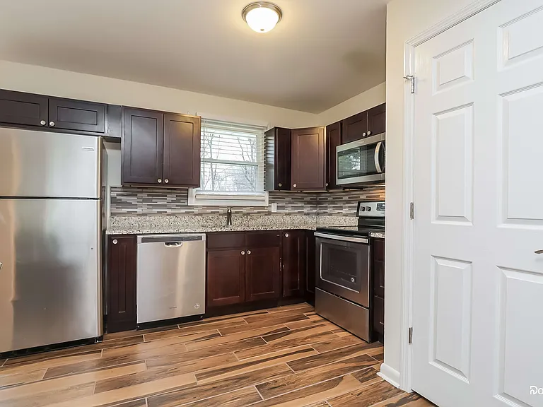 3106 Richmond Hill Dr — Photo 5