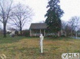 9195 Hix Rd, Livonia, MI 48150