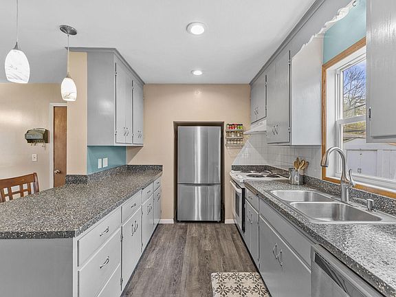 5th image of 10667 Terrace Rd NE