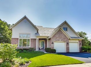 1819 Waterbury Cir, Glenview, IL 60025