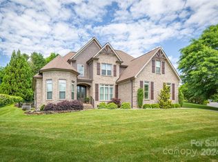 1005 10th Avenue Dr NW, Hickory, NC 28601