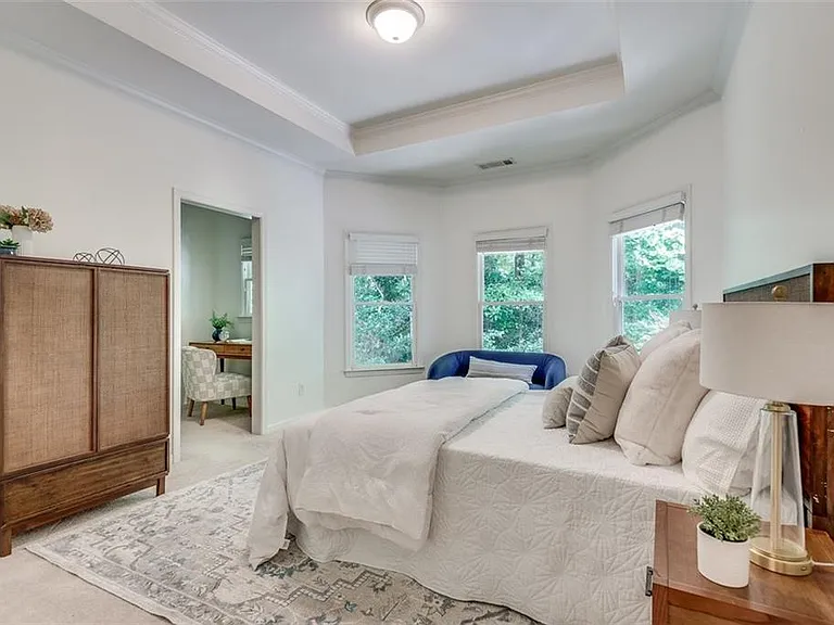 240 Lullwater Ct — Photo 43