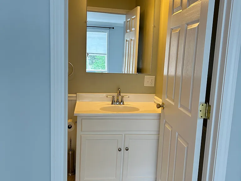 432 Howe St — Photo 35