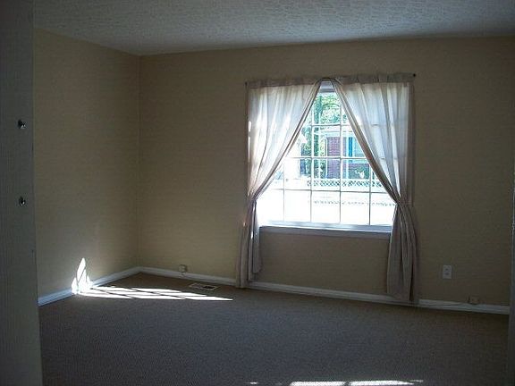 5th image of 364 Lawrence St