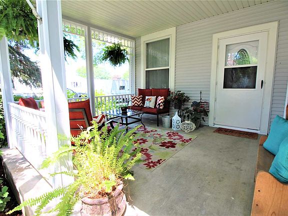 3rd image of 302 E 2nd Ave