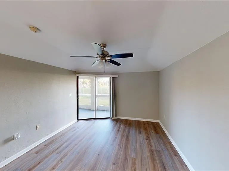 2231 E 5th St #106 — Photo 9