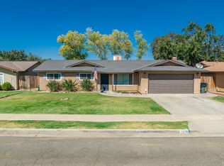1074 Raymond Rd, Hanford, CA 93230