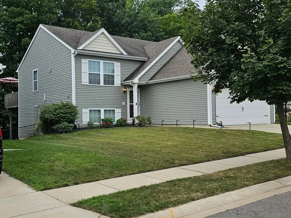 8619 Pinnebog River Dr, Fowlerville, MI 48836