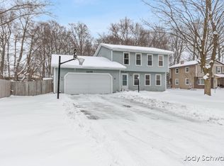2275 Embro Dr SE, Kentwood, MI 49508