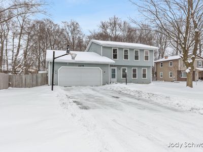 2275 Embro Dr SE, Kentwood, MI, 49508