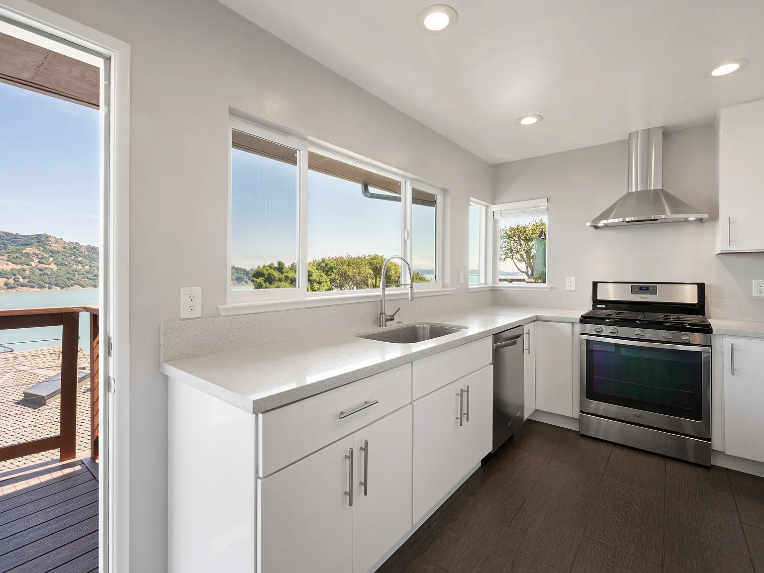 2 bed, 1.5 bath, $6,495 — Photo 3