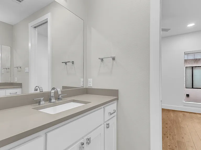 4934 Camdale — Photo 7
