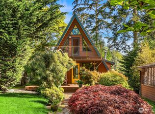 7575 Madrona Dr NE, Bainbridge Island, WA 98110