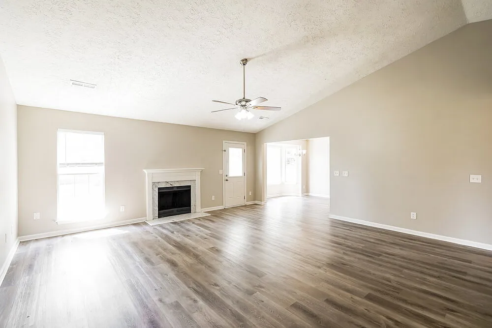 3 bed, 2.0 bath, 1473 sqft, $2,115 — Photo 3