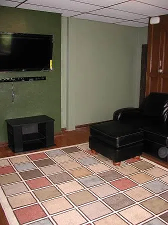 4 bed, 1.5 bath, 2130 sqft, $650 — Photo 1