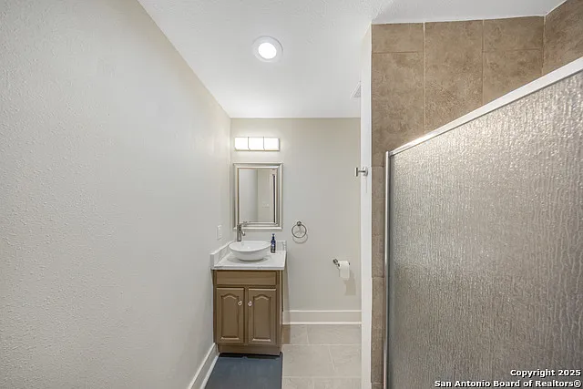 509 W Mistletoe Ave — Photo 24