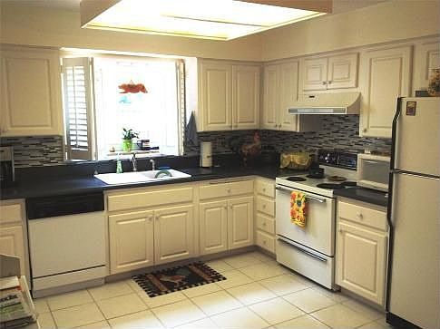 1580 Glen Ct. kitchen