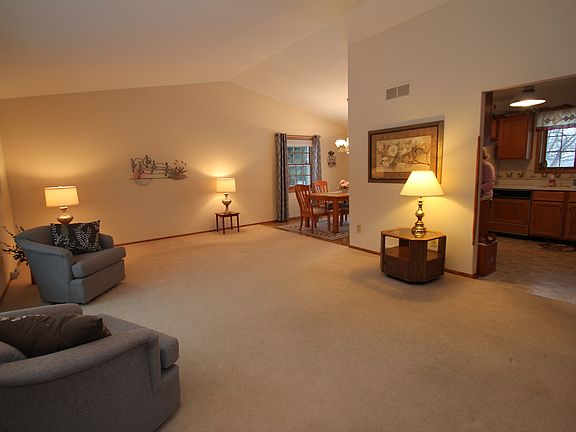 5th image of N104W16300 Hedge Way