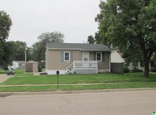 1408 River Dr, Sioux City, IA 51109