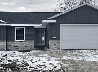 104 5th Avenue Ct, Coggon, IA
