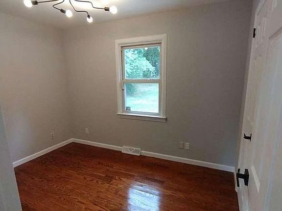 4th image of 44 Sweetmans Ln
