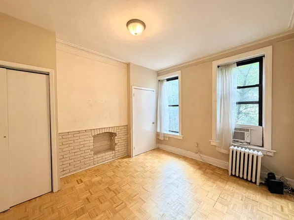 320 East 59th Street image 1 of 14