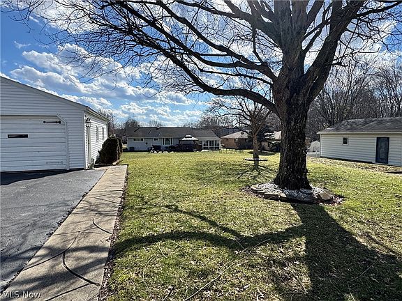 5th image of 780 Pinetree Cir