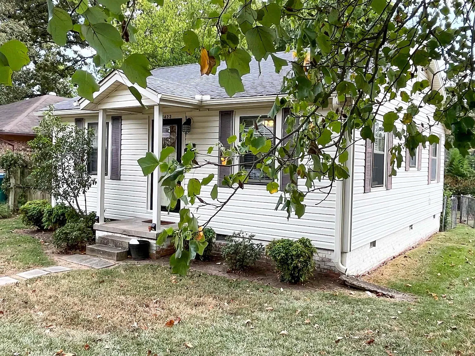 2 bed, 1.0 bath, 870 sqft, $1,325 — Photo 2