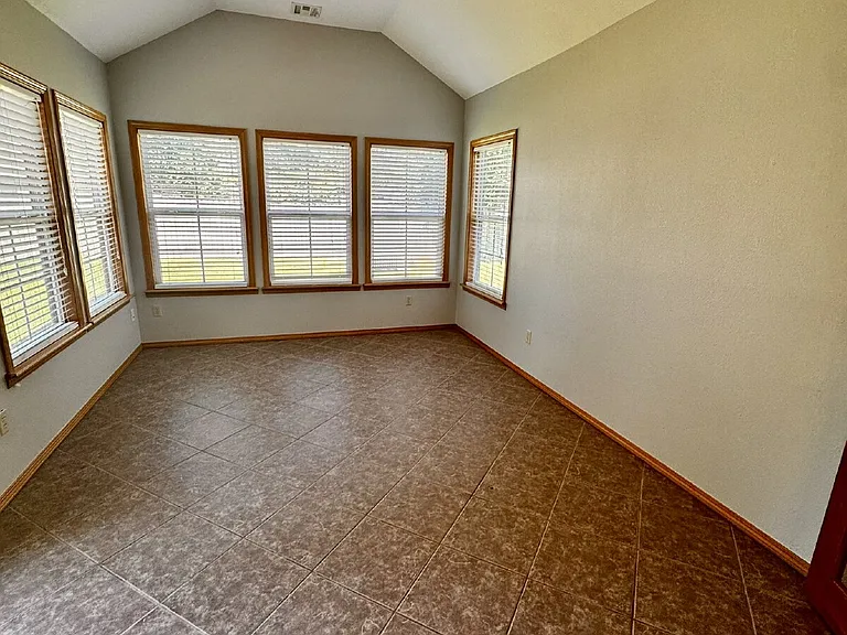 3802 Maple Rd — Photo 22