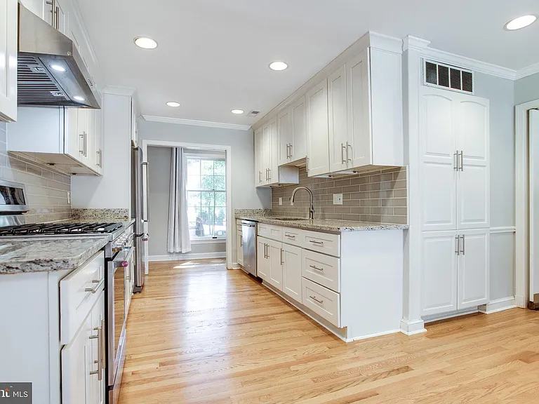 8500 Brook Rd — Photo 14