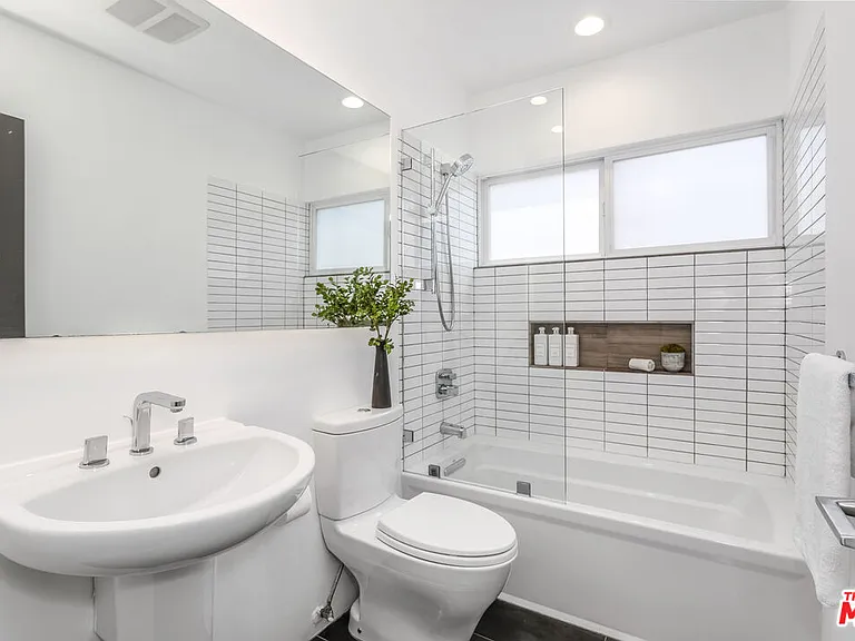 9834 Wanda Park Dr — Photo 23