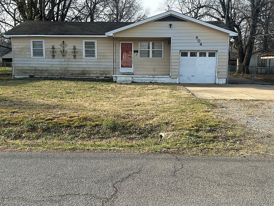1st image of 604 SE 7th St
